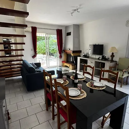 Maison 6 Personnes A 150m De La Avec Terrasse - Fr-1-732-107 Ferienhaus